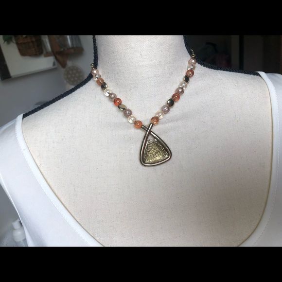 NWOT Faux jewel necklace and earring set, gold tone - Picture 10 of 10